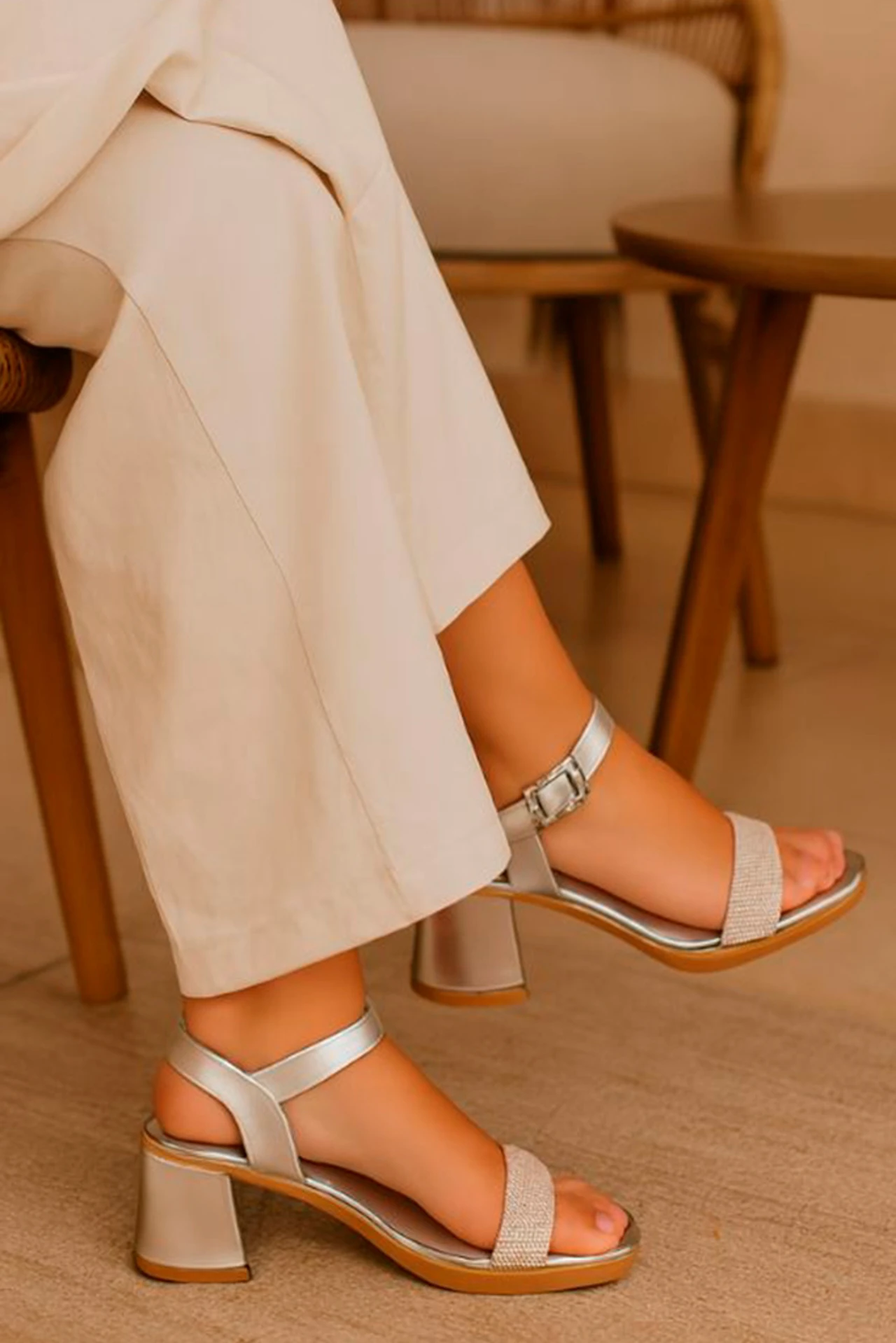 SANDALIAS LARA - PLATA